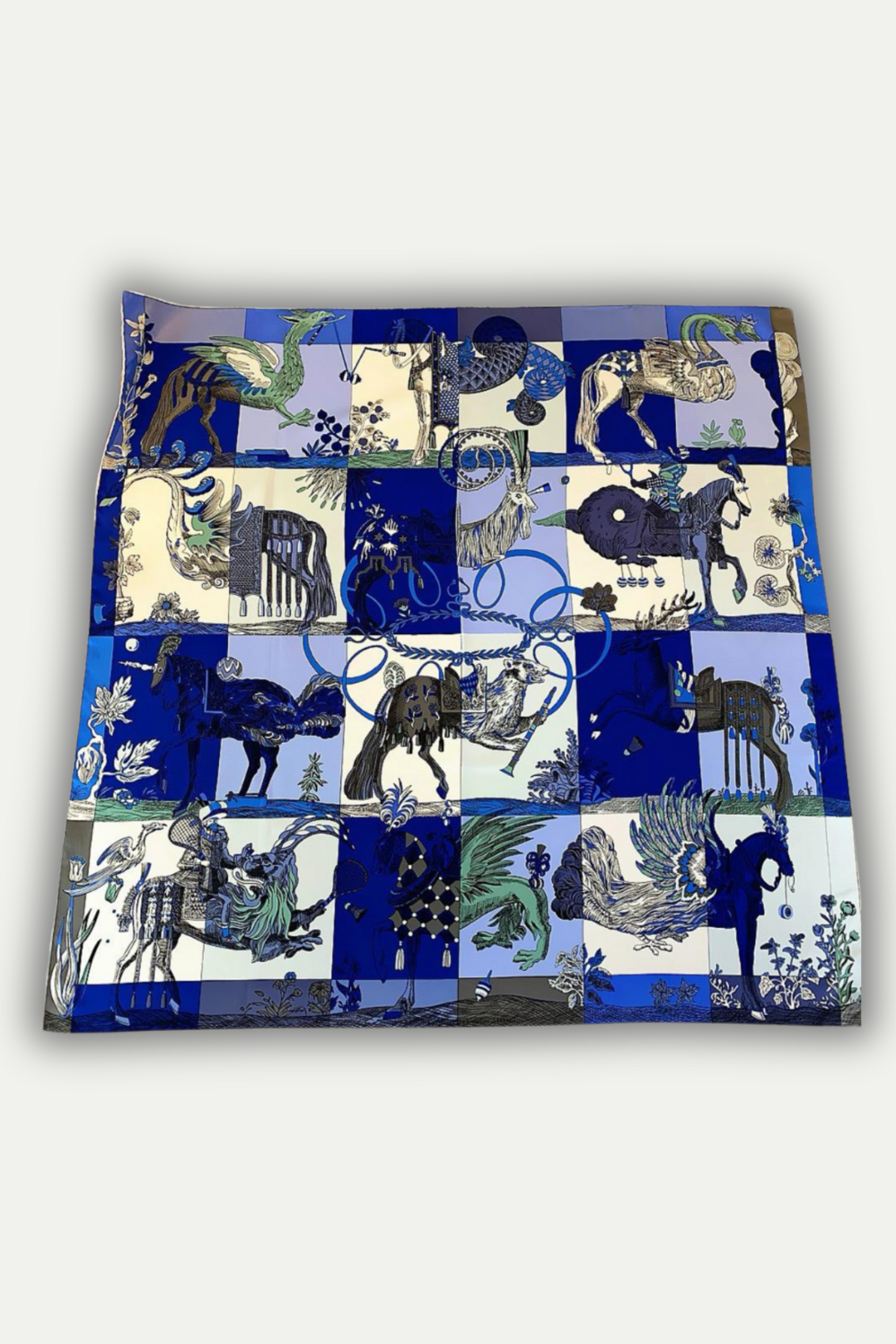 Luxuriöses Seidentuch 90 x 90 cm "Mythical Parade"