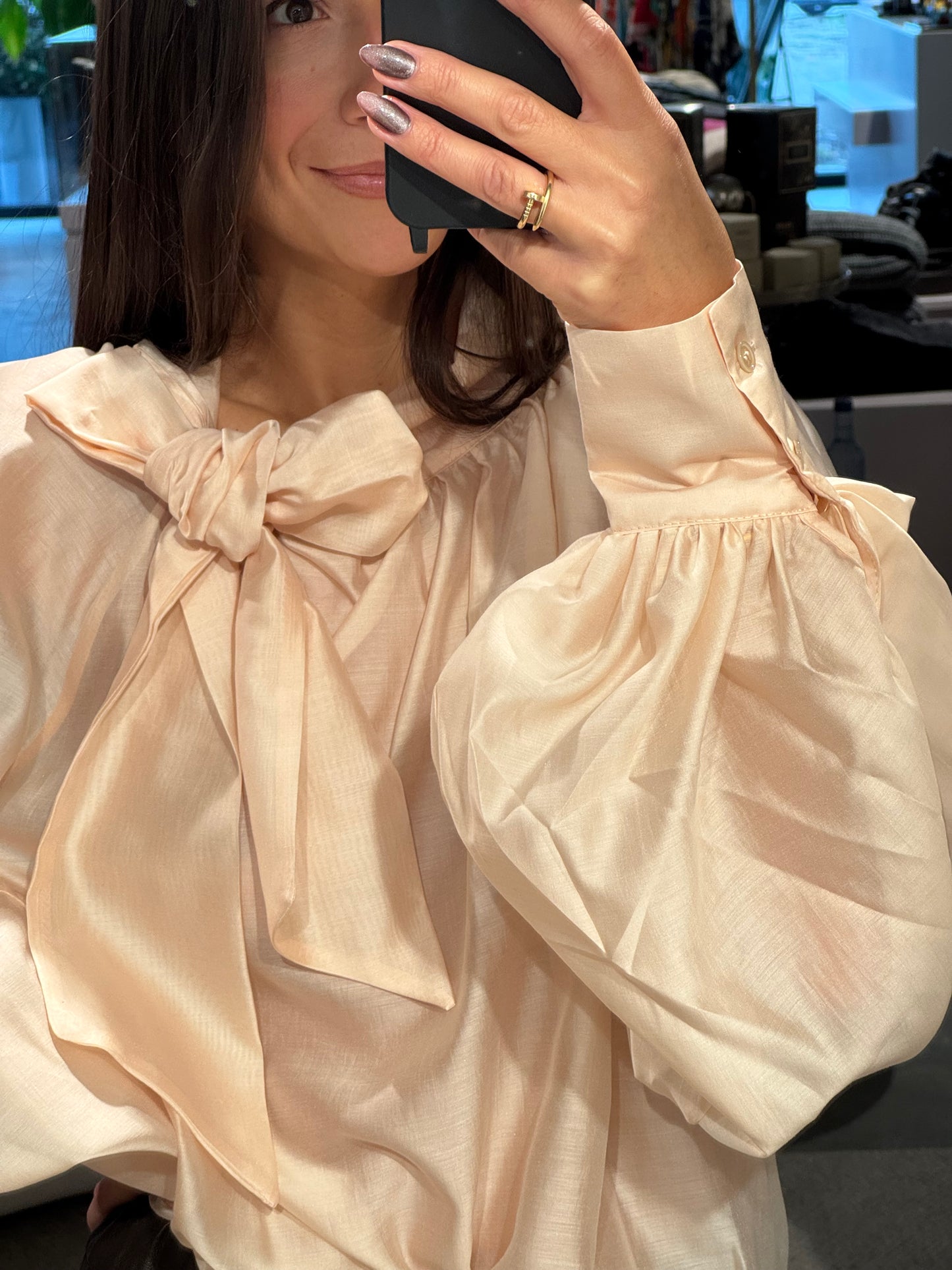 Romantische Bluse mit Schleifendetail in apricot