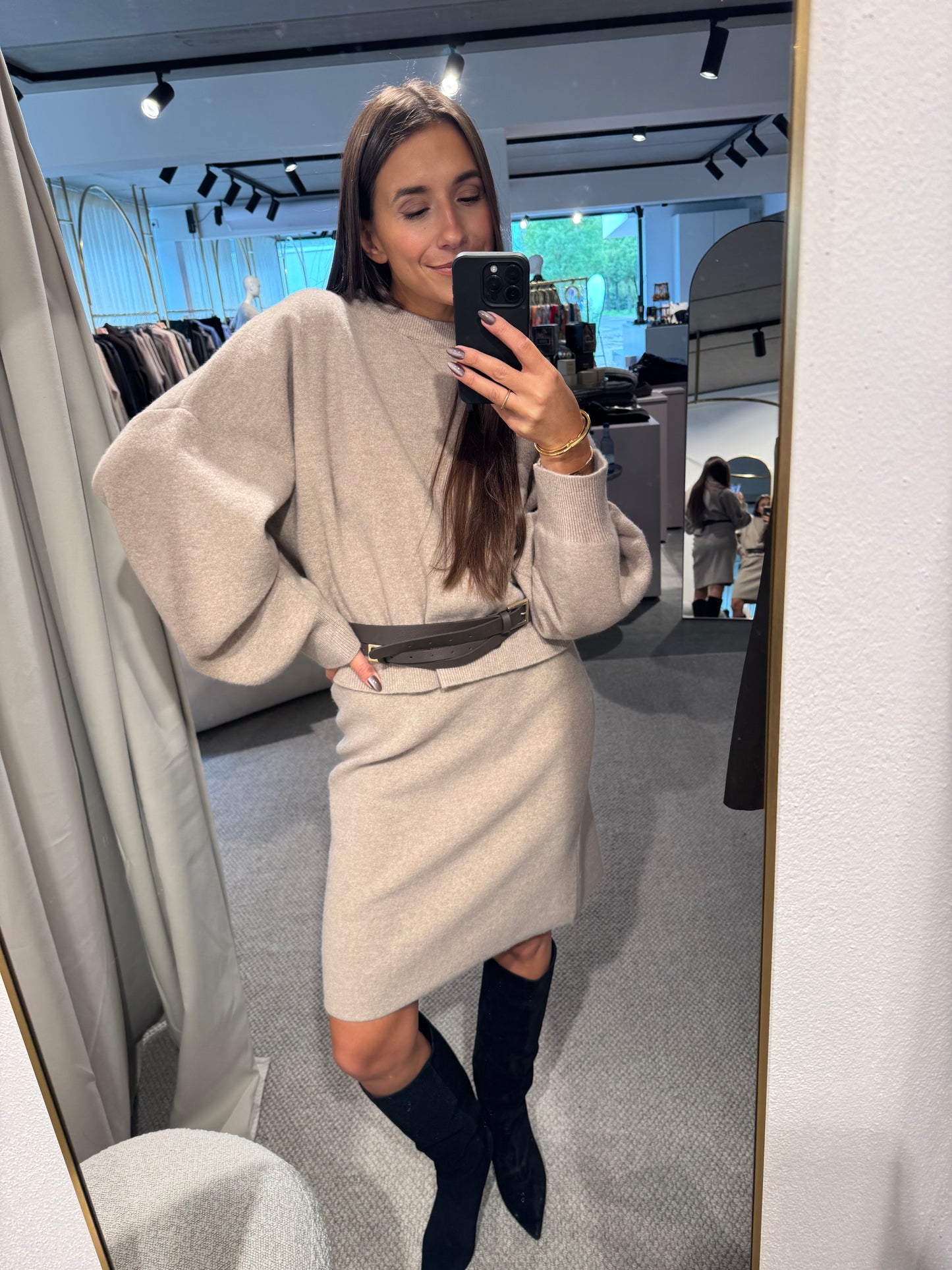 Strickset bestehend aus Pullover und Rock