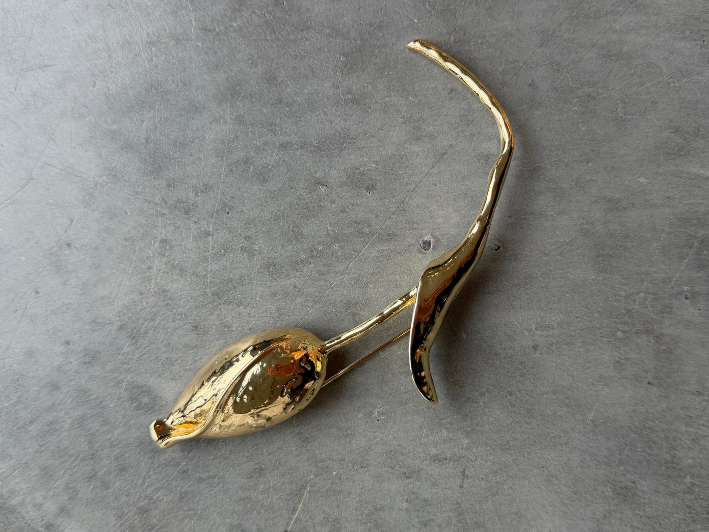 Brosche im Rosendesign vergoldet