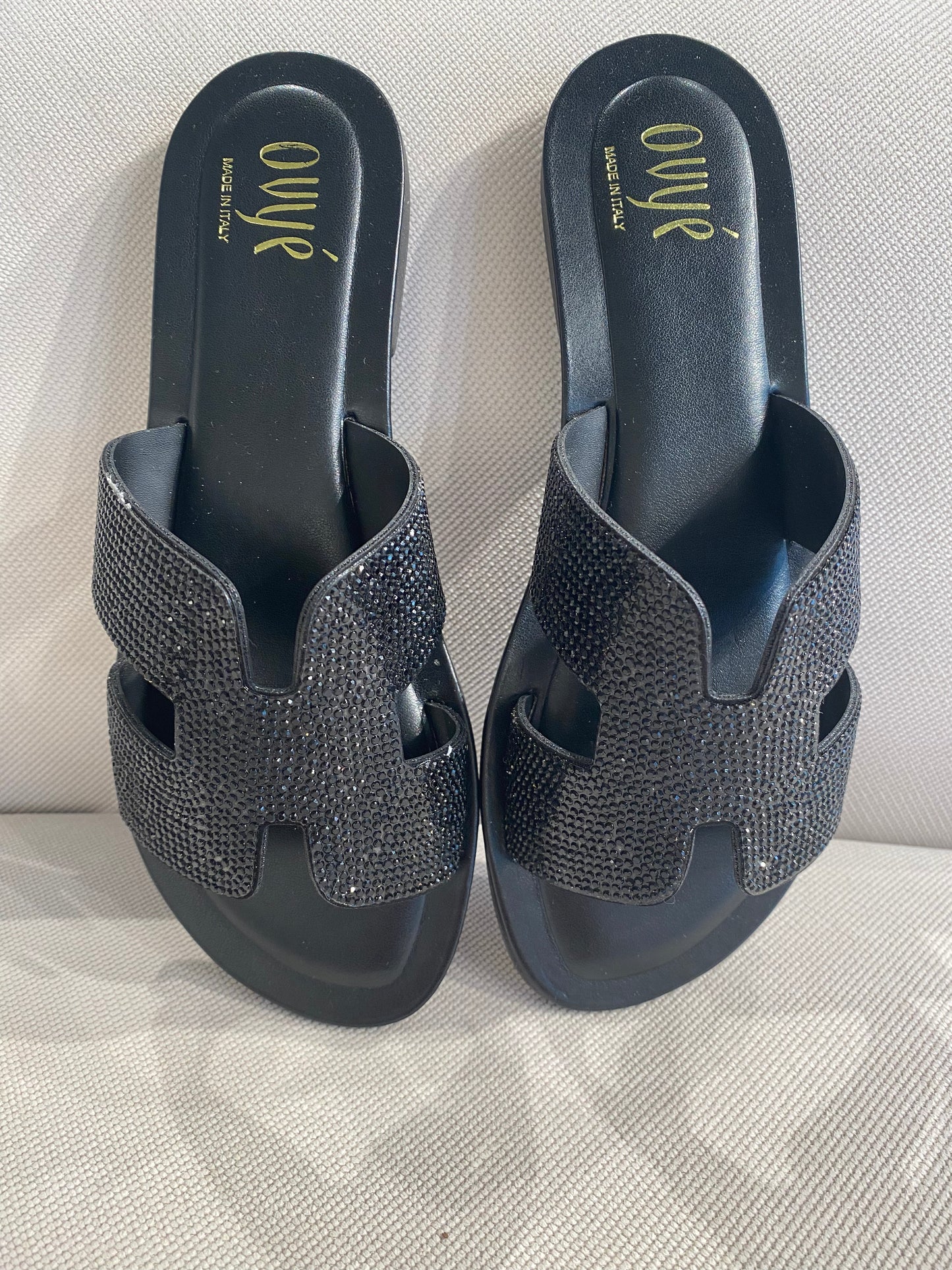 Sandale mit Strass in schwarz