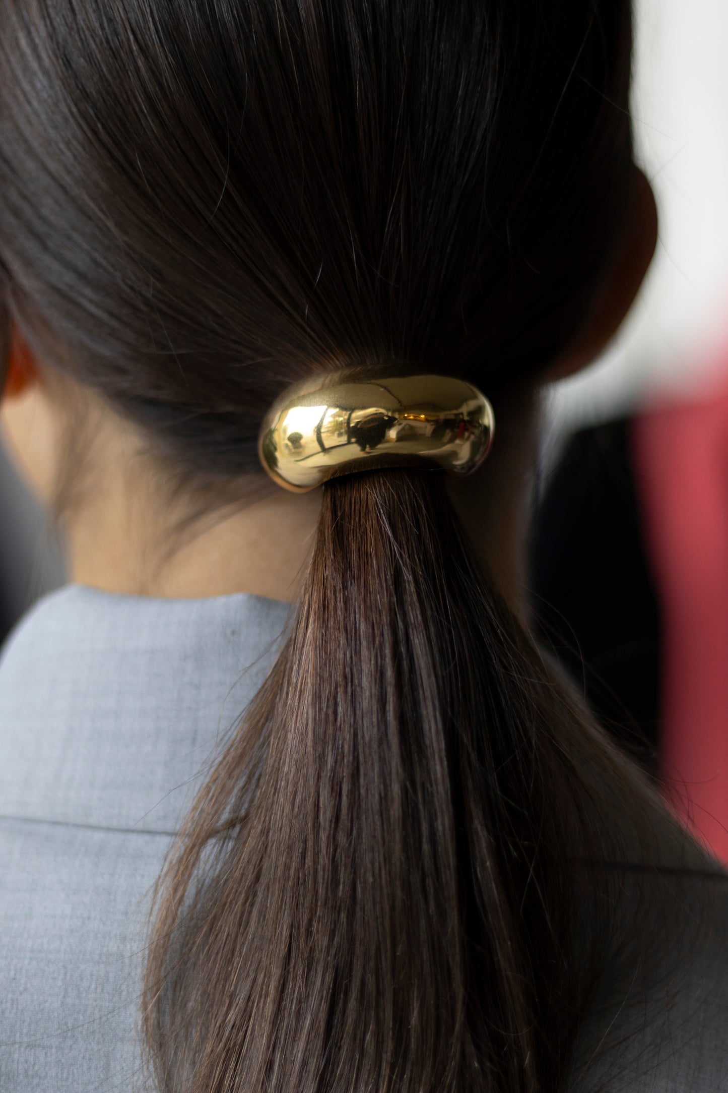 Haargummi mit goldenen Details