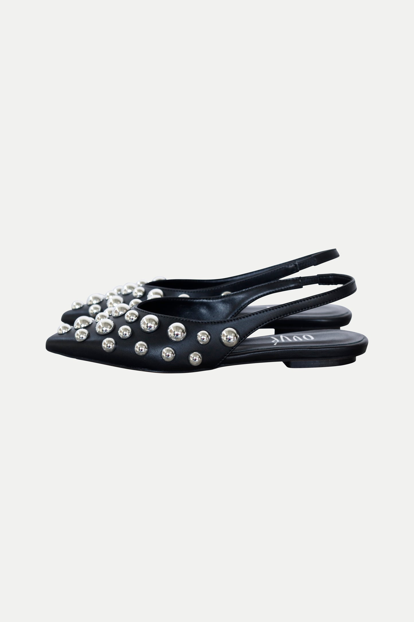 Spitzer Ballerina mit runden Nieten