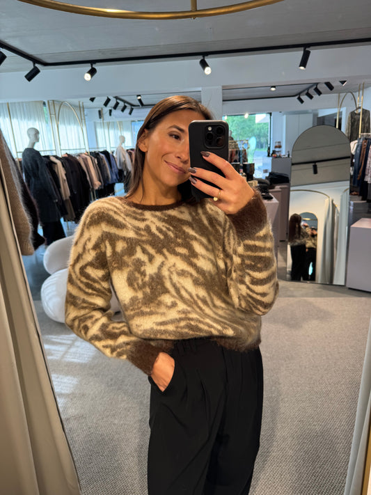 Kuscheliger Pullover mit Animal- Muster
