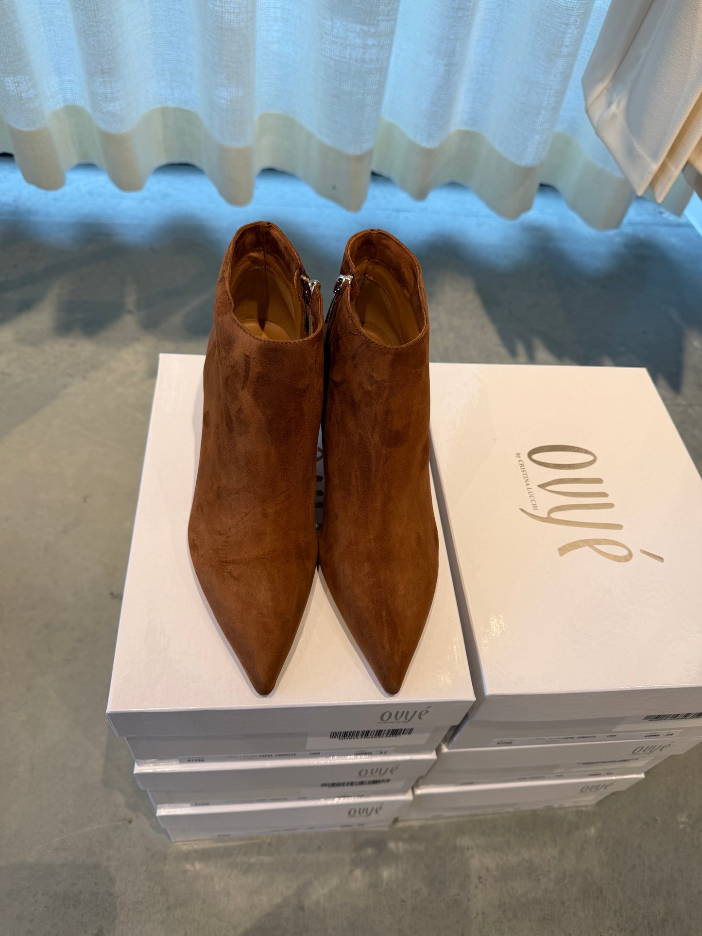 Ankleboot aus Wildleder in cognac