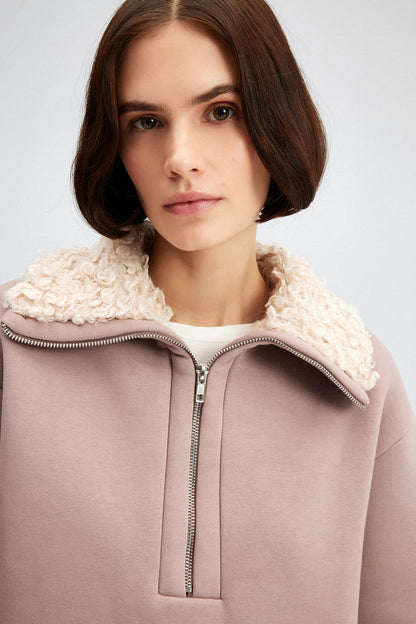 SWEATSHIRT MIT KUNSTFELLKRAGEN