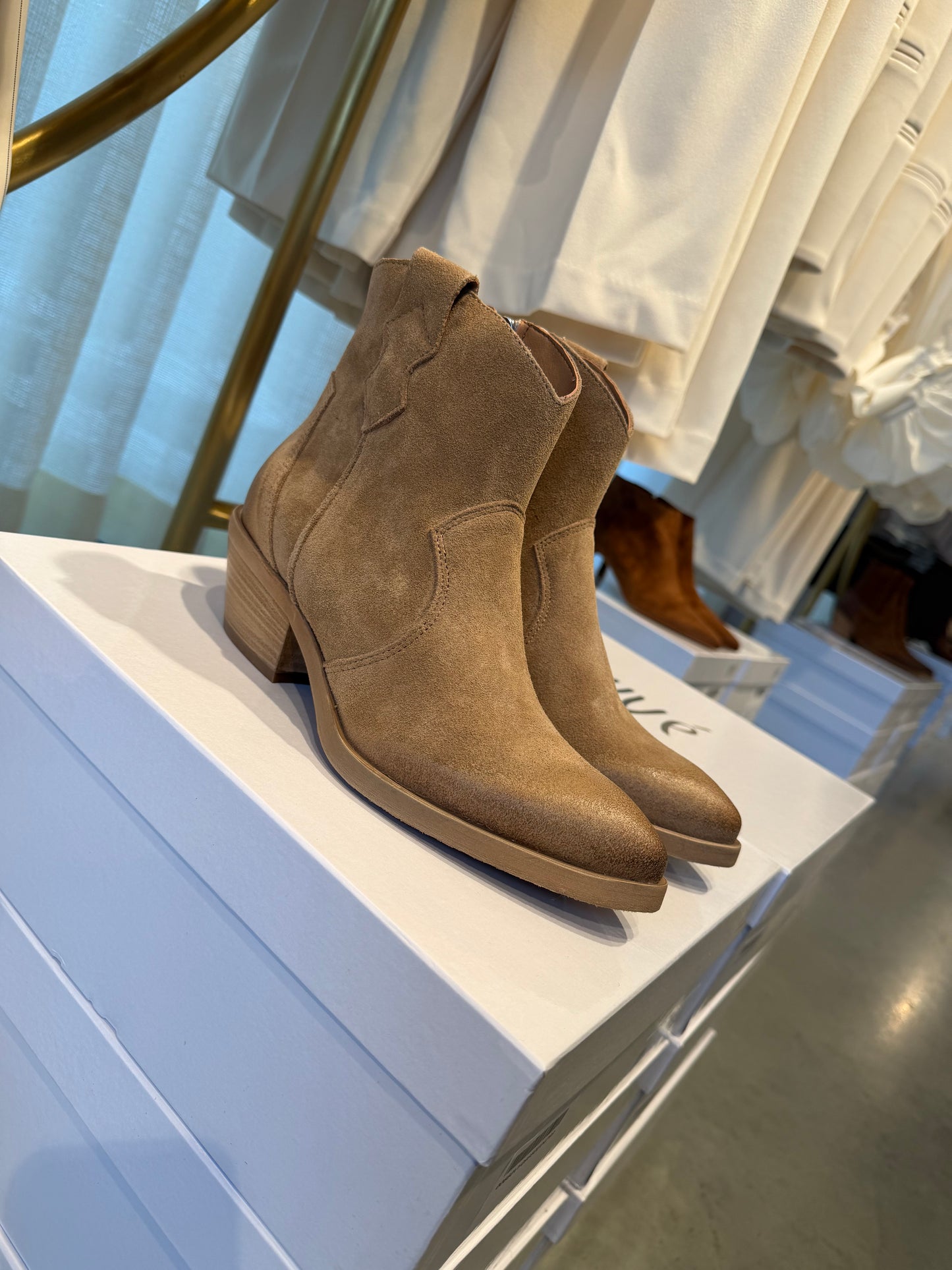 Cowboy- Boot aus Wildleder