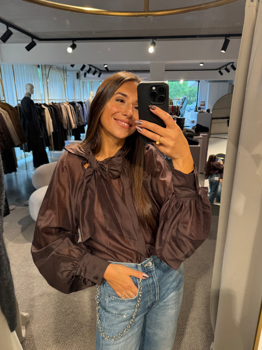 Romantische Bluse mit Schleifendetail in dunkelbraun