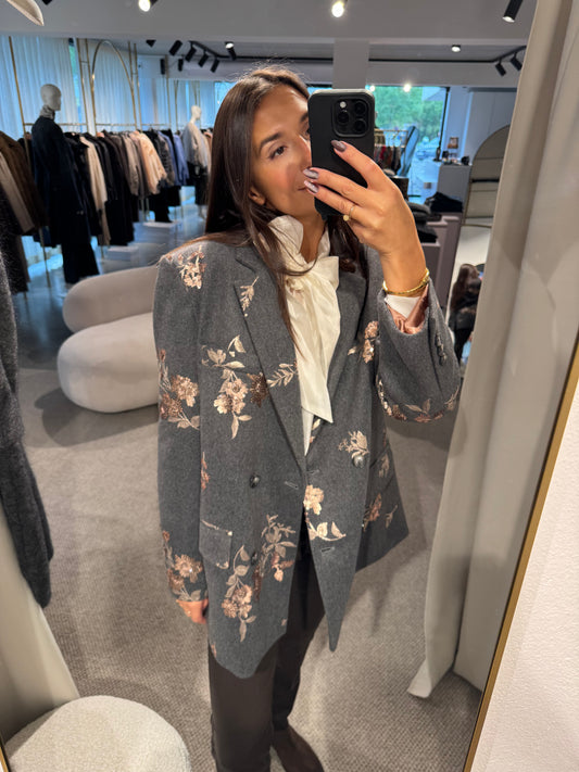 Oversized- Blazer mit Pailletten- Details