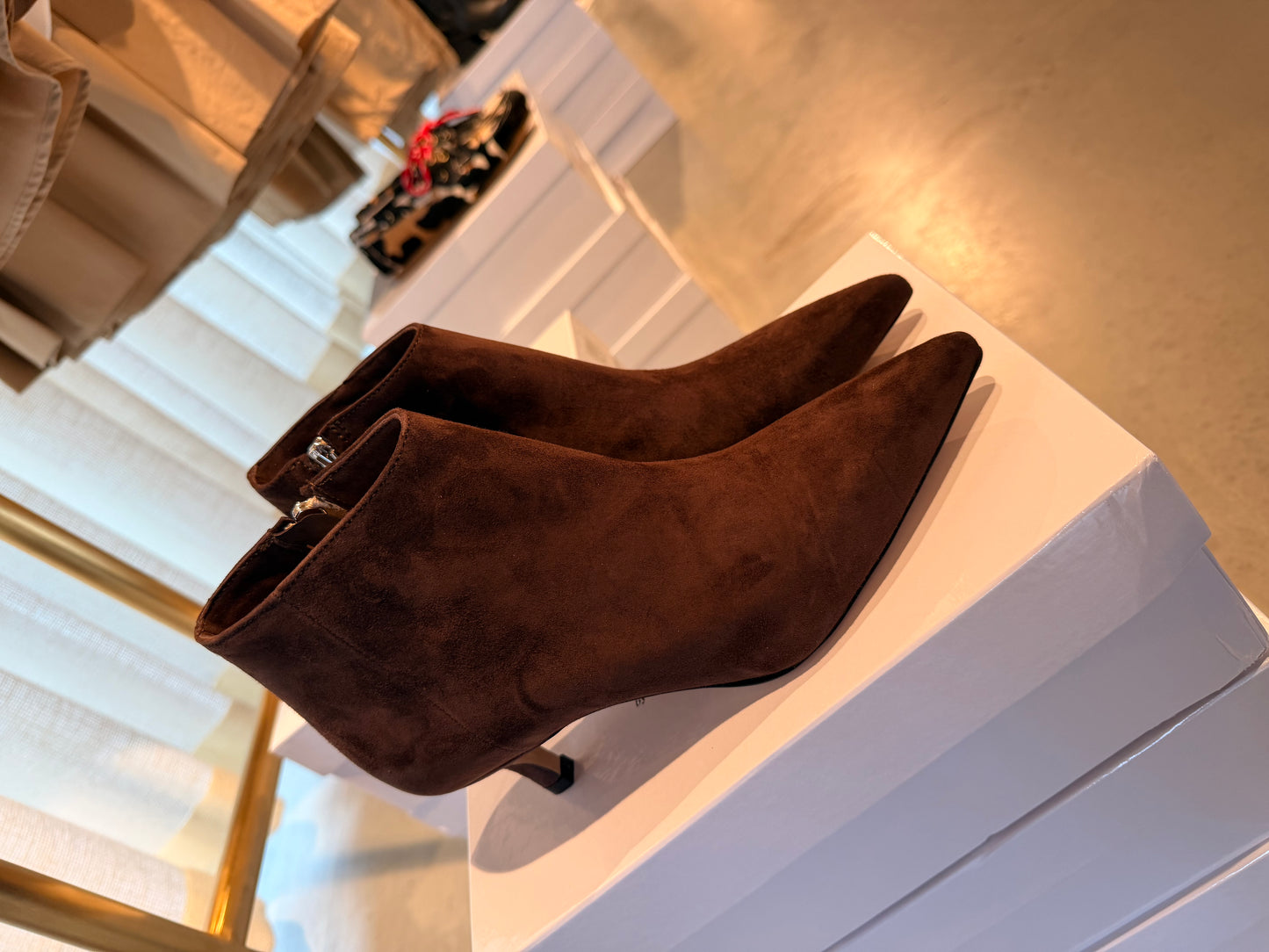 Ankleboot aus Wildleder in chocolate