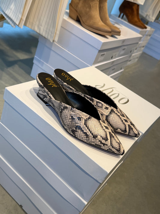 Mules aus Schlagenleder- Imitat