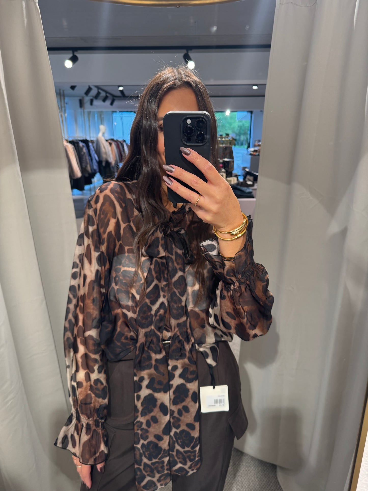 Romantische Bluse im Leo- Print