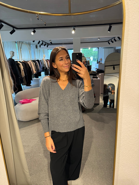 Locker geschnittener Pullover in grey melange