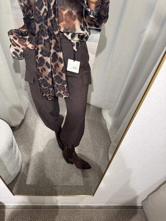 Elegante Cargohose mit Gürtel