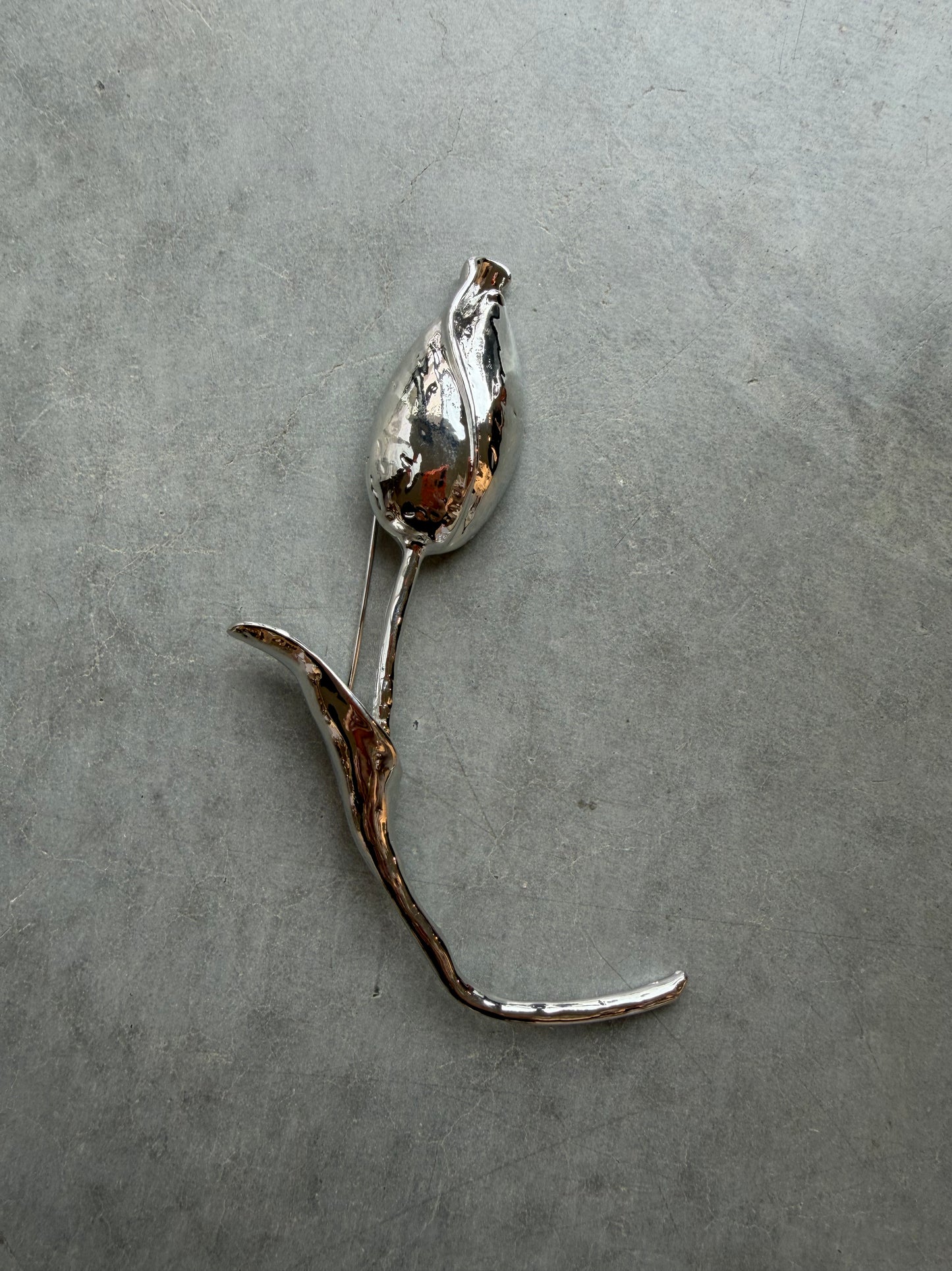 Brosche im Rosendesign versilbert