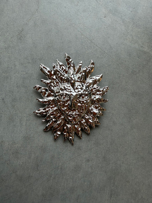 Brosche im Sonnen- Design versilbert