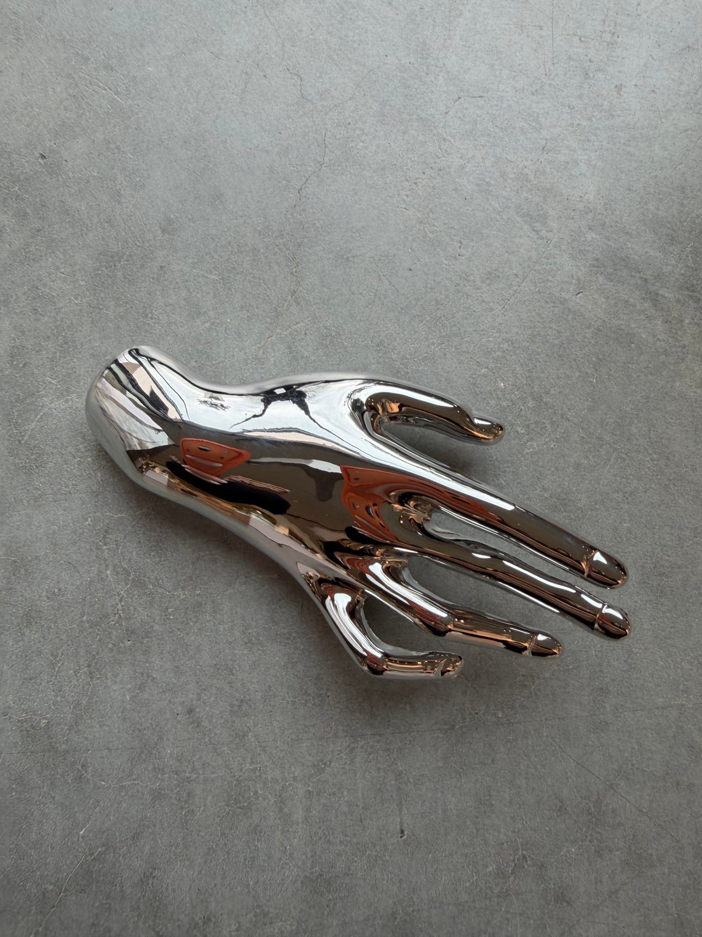 Hand- Brosche versilbert