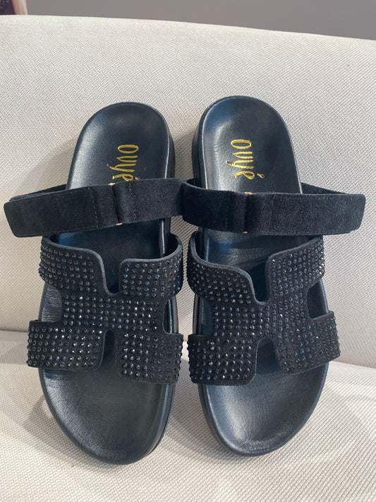 Derbe Sandale mit Strass in schwarz