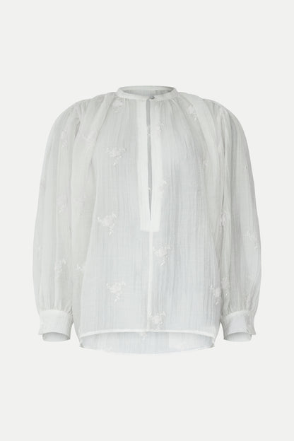 Luftige Bluse mit zarten Details