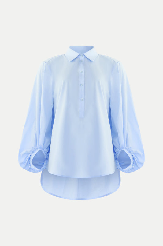 Hellblaue Bluse mit Ballonärmeln