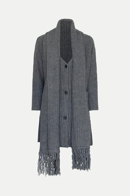 Lange Strick- Jacke mit integriertem Schal